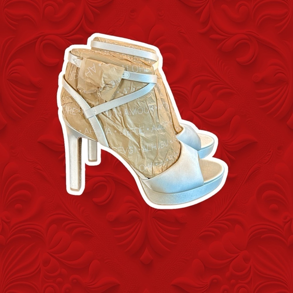 NWT Pnina Tornai for Naturalizer Bridal Shop ‘Ai Dress Sandal’ in “White Satin”